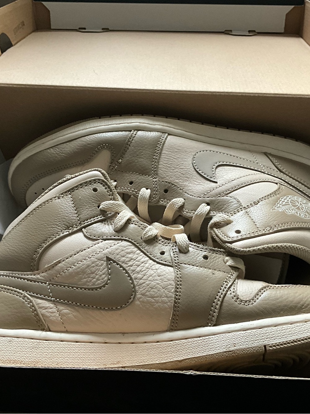 Nike Men's Low-Top Sneakers in Beige Neutral